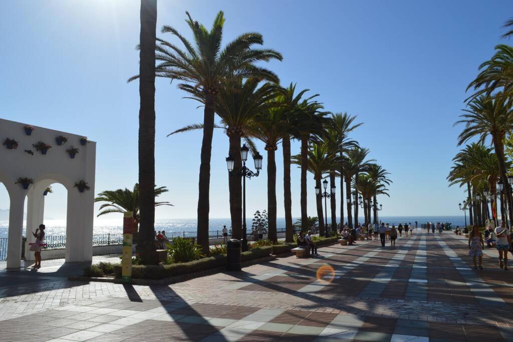 Beach Villa ,Nerja, Seaview, Pool, 3 Bedrooms, Huge Terrace And Garden Exterior foto